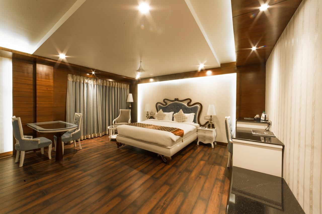 Costa Riviera Hotel Varanasi Dış mekan fotoğraf