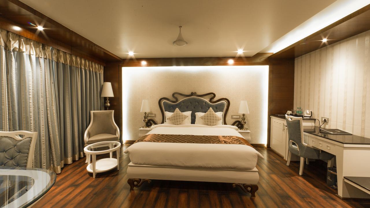 Costa Riviera Hotel Varanasi Dış mekan fotoğraf